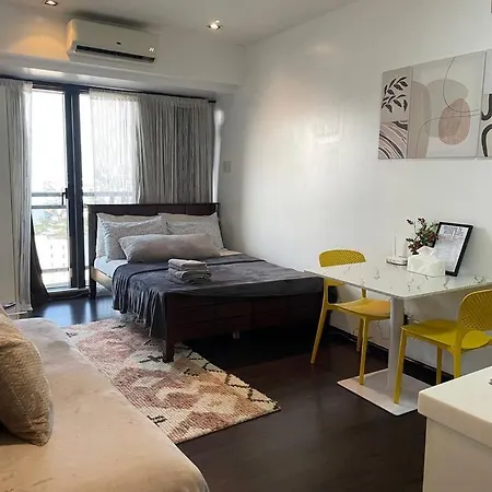 Studio At Makati Center With Fast Net, Netflix And 40In Tv Manila Exterior photo