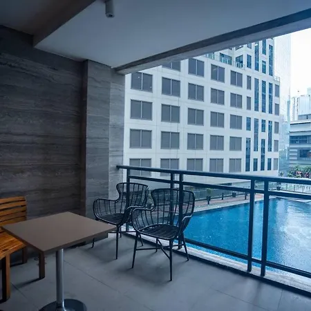 Studio At Makati Center With Fast Net, Netflix And 40In Tv Manila Exterior photo
